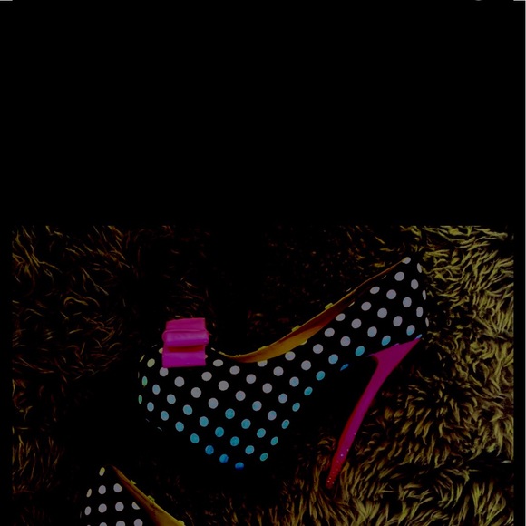 Adorable platform polka dot platform heels. 2 cute - Picture 2 of 4